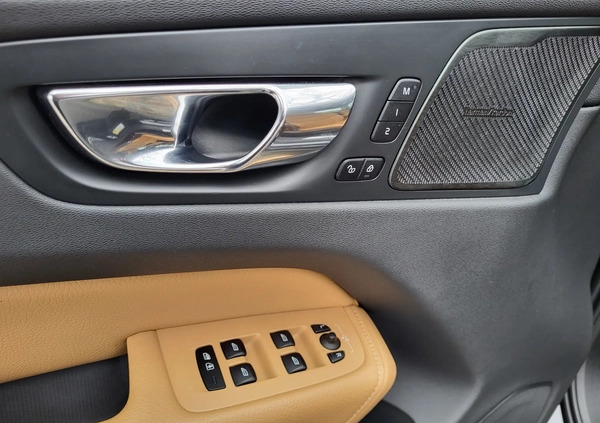 Volvo XC 60 cena 144900 przebieg: 66893, rok produkcji 2019 z Warszawa małe 781